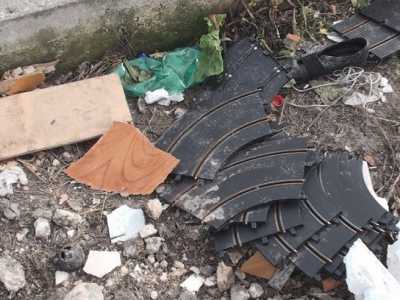 Campo rom del canalone: i rifiuti sono ancora l�